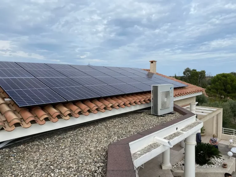 Toiture équipée de panneaux photovoltaïques